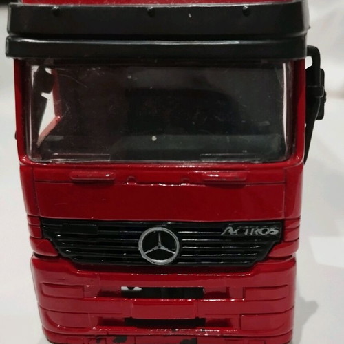 Mercedes toy truck with detachable trailer like new