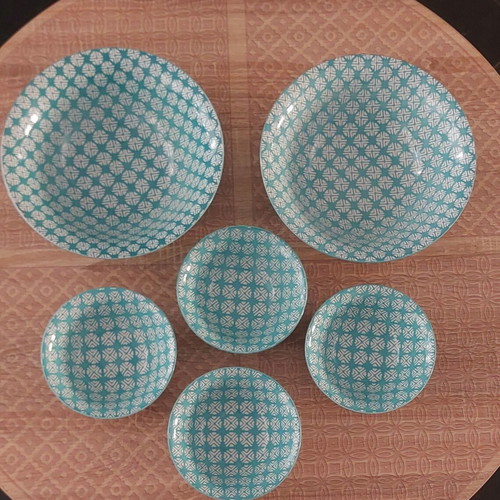 Set of 6 Bowls with Two Salad Bowls Turquoise Geometric Design like new