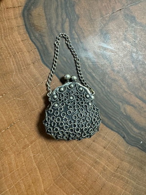 Metal purse like new, small