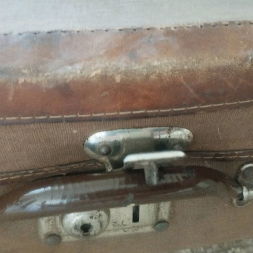 Antique suitcase 100 years old in very good condition