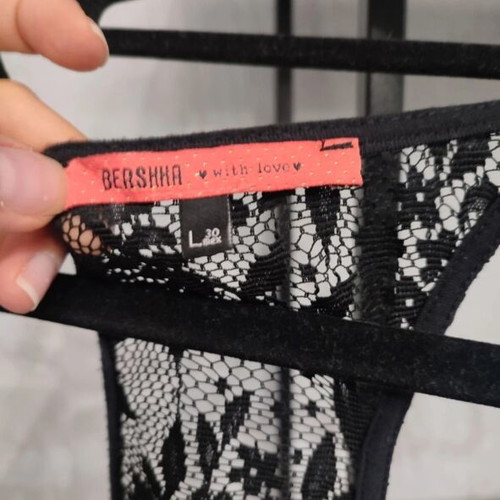 Bershka black lace top size L like new