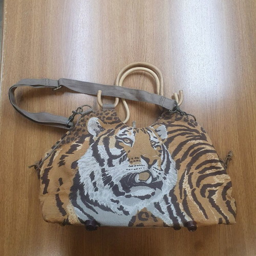 Animal Hand and Shoulder Bag new