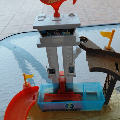 Hot Wheels Color Changers Shark Racetrack used with color shift zones