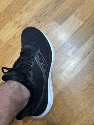 Saucony Triumph 23 αθλητικά παπούτσια καινούργια, μέγεθος 45, μαύρο και άσπρο