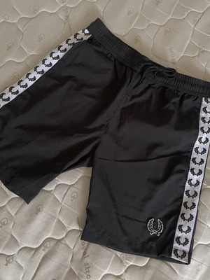 Fred Perry shorts with timeless sporty design, black