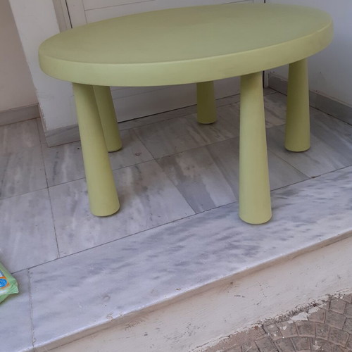Plastic table Ikea like new, diameter 85 cm, height 49 cm