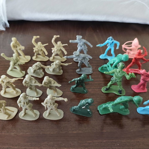 Vintage military figures used, pack of 24, 70s-80s Airfix and others
