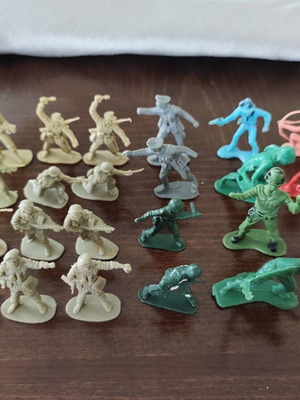 Vintage military figures used, pack of 24, 70s-80s Airfix and others