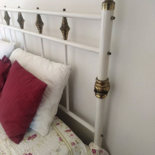 Double bed with nightstand like new, includes mattress