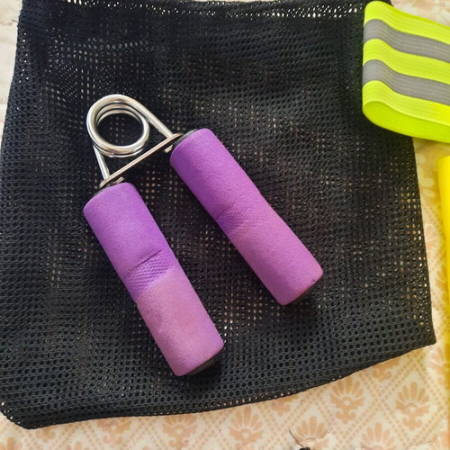 Fitness accessories like new, set with resistance bands, gloves and more