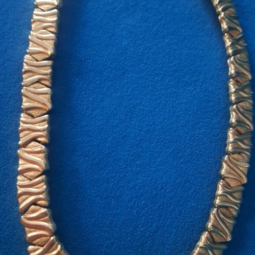 Necklace like new, gold color