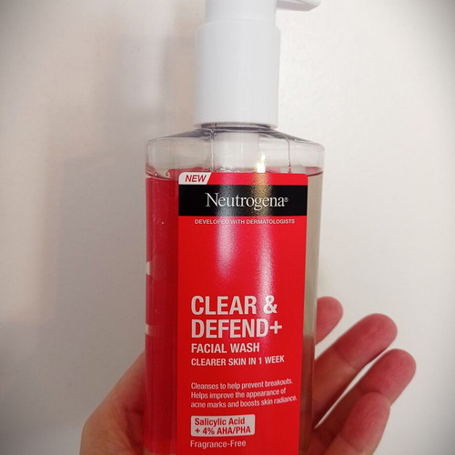 Neutrogena Clear & Defend+ Facial Wash 200ml, fragrance-free