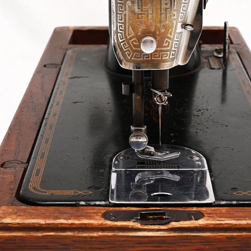 Singer sewing machine from 1960s used with wooden case