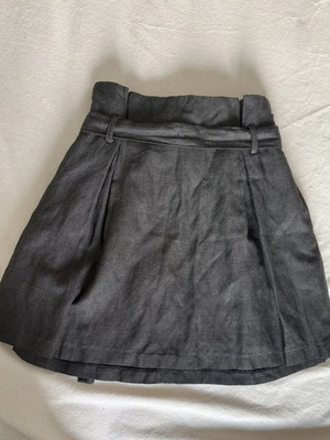 Amy Gee grey skirt with belt