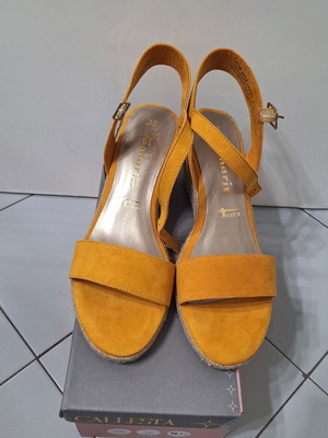 Tamaris women's platform sandals, mango color, size 38