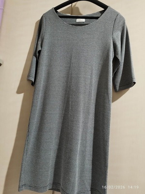 Black and white pied de poule dress new, size Medium