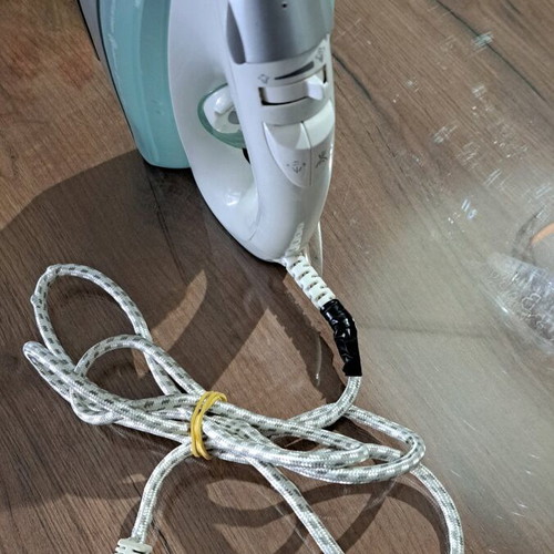 Singer 2000W steam iron used