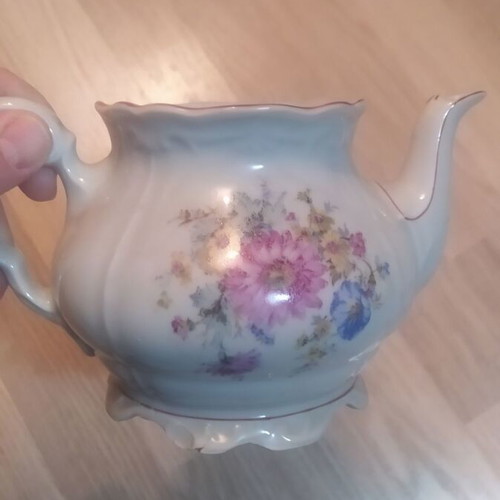 Porcelain teapot like new, imported