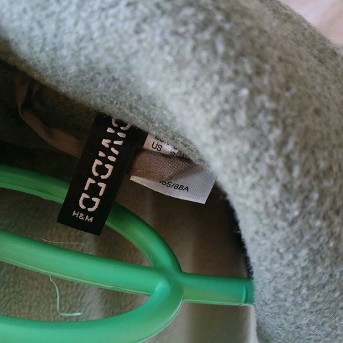 Coat like new, green, size S, with belt and 2 buttons