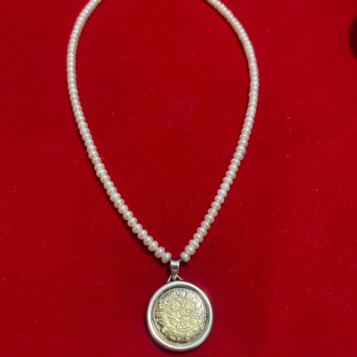 Pearl necklace with silver-gold pendant LALAOUNIS A21 used, 42 cm double-sided