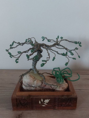 Decorative tree with wire and beads on wooden base new