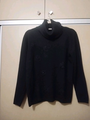 Women's sweater used with embroidered flower design, black XL