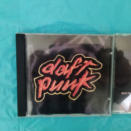Blue Pearl Naked in the Rain '98 and Daft Punk Homework CD like new, electronic