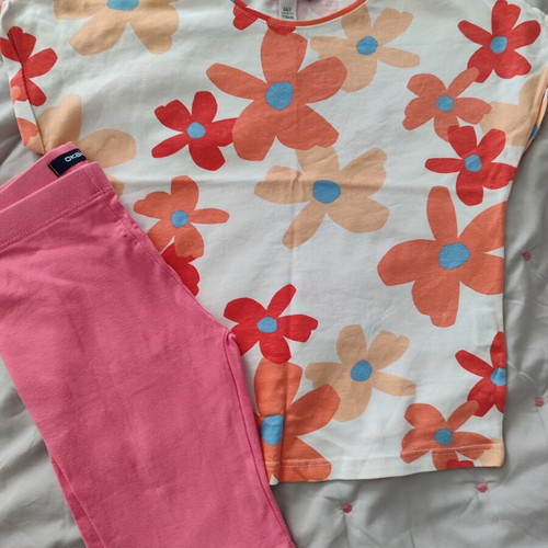Girls' clothing set like new, colorful, for 5-6 years old
