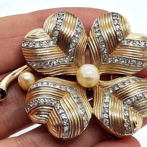 Vintage Trifari Flower Brooch μεταχειρισμένη