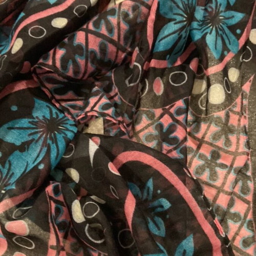 3 women's scarves