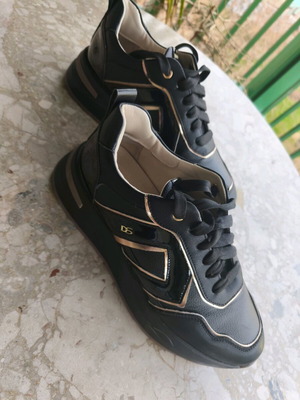 Donna Serena sneaker shoes like new, black with gold, size 40