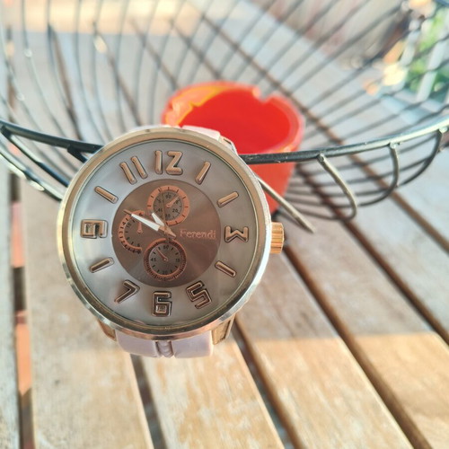 Ferendi women's wristwatch beige like new