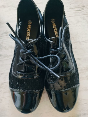 Black women's shoes with embroidery and patent leather new