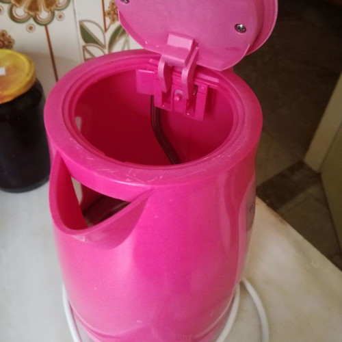 IQ EK-252 Pop Life kettle used, fuchsia color