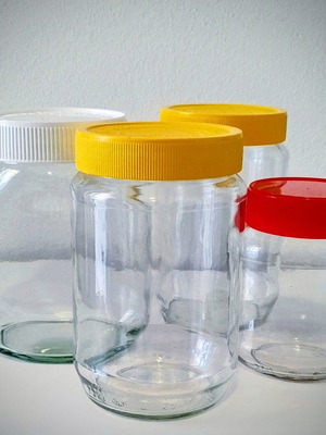 Set of 4 Glass Storage Jars with Plastic Lids like new