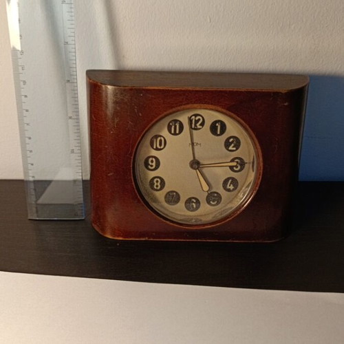 MOM table clock used, needs service