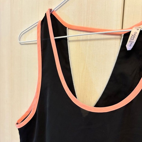 T-shirt like new, size S/M, black and pink