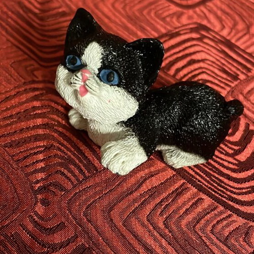 Playful cat figurines set of 5 new