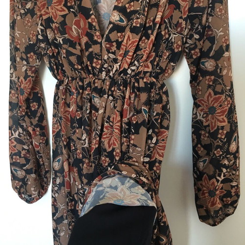 Floral dress like new, one size with elastic waist and sleeves