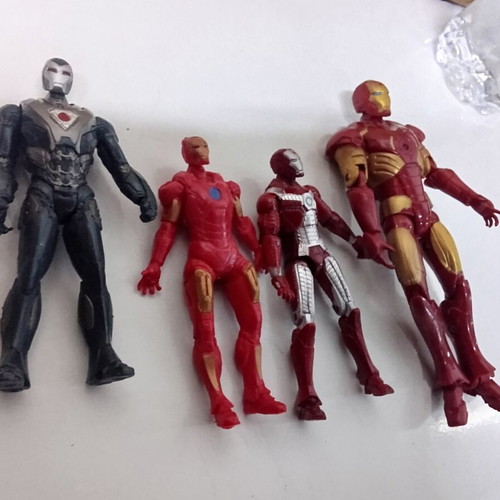 Iron Man figure set of 4, various sizes and suits