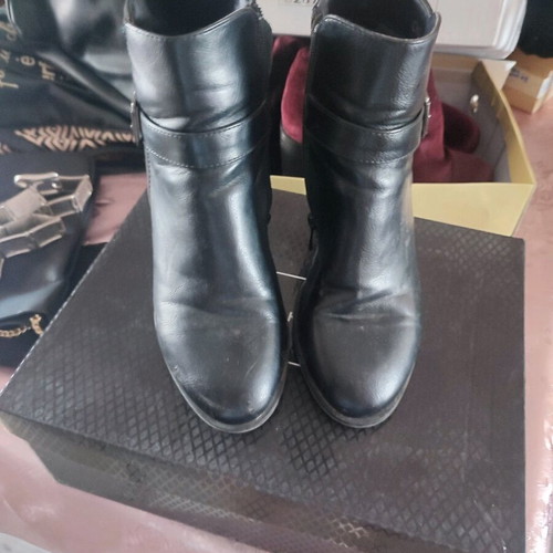 Ankle boots with thick heel size 38 like new, black