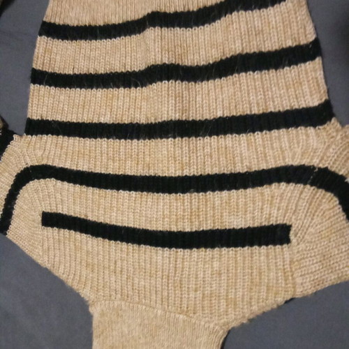 Zara warm sweatshirt 6-7 years with zipper like new, black and beige