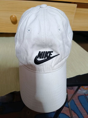 Nike hat like new, white, size S