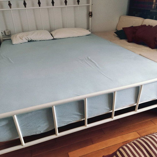 Double bed with nightstand like new, includes mattress