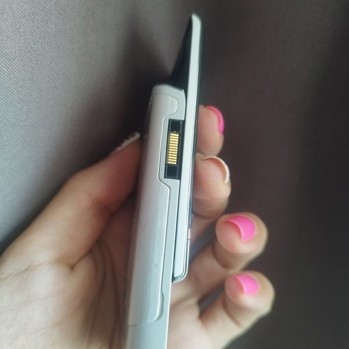 Sony Ericsson T715 mobile phone