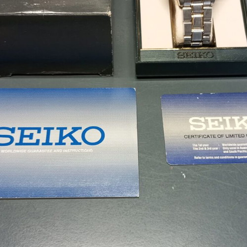 Seiko V742-8119 men's two-tone quartz wristwatch 38mm like new
