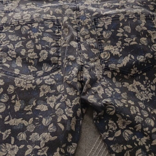 Blue floral denim pants H&M like new, size Medium