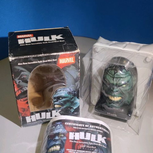 Avengers Marvel Hulk Alex Ross bust used, limited edition