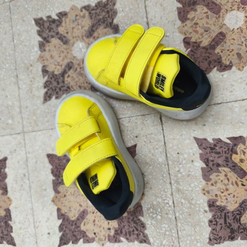 Adidas Advantage Smiley Cfi children's sports shoes size 22 used