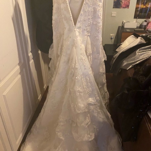 Vintage wedding dress like new with impressive train and crystals